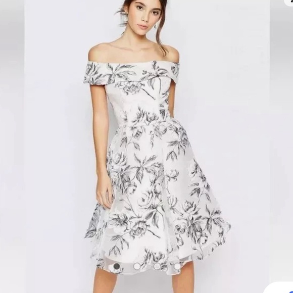 Chi Chi London Dress - Picture 3 of 7